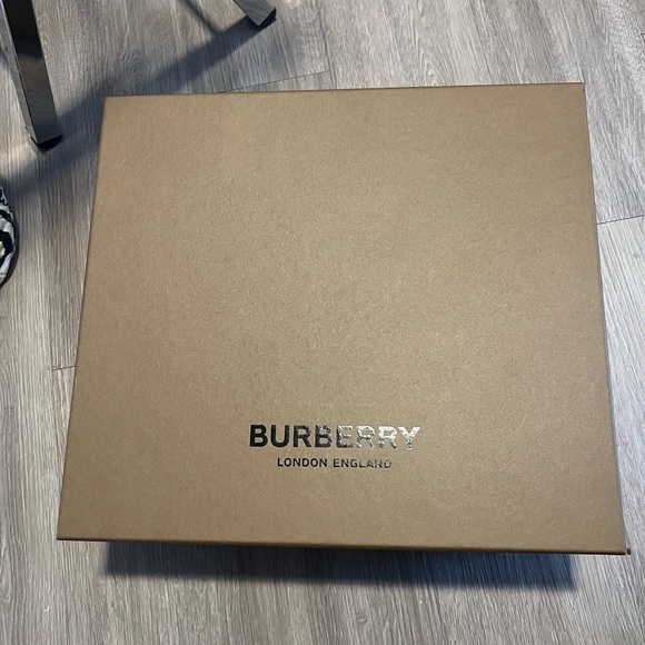 Burberry Arthur Brand New Size 44 = 11Mens - Picture 6 of 10